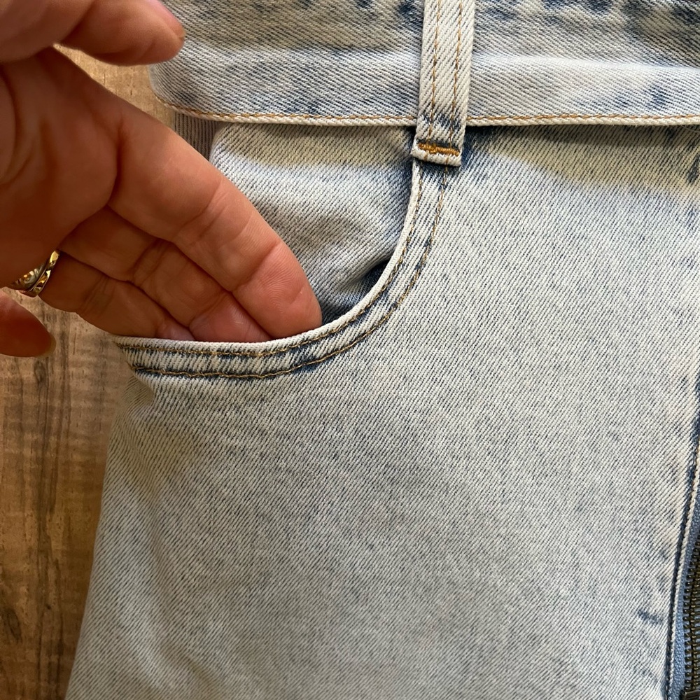 ALICE + OLIVIA Jeans Sleeveless Belted Denim Jumpsuit in Fools Paradise 26 - Picture 11 of 14